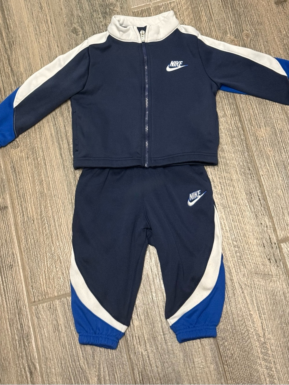 Nike Toddler Long Sleeve Zip up Jacket and Jogger Set 2T